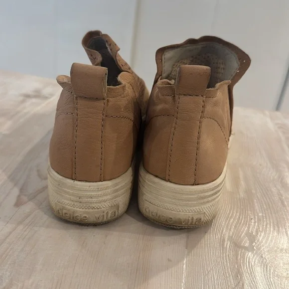 Dolce Vita Sneakers - Picture 6 of 9